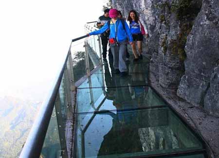 張家界森林公園、袁家界、天子山、金鞭溪、十里畫廊、大峽谷、玻璃橋、天門山4天3晚游