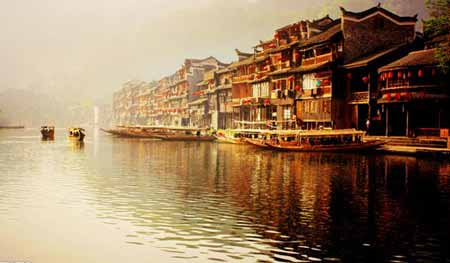 張家界國家森林公園、袁家界、天子山、大峽谷、玻璃橋、鳳凰古城兩晚三日游