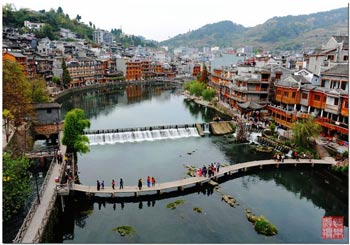 張家界、黃石寨、金鞭溪、苗寨故事、鳳凰古城三天兩晚游